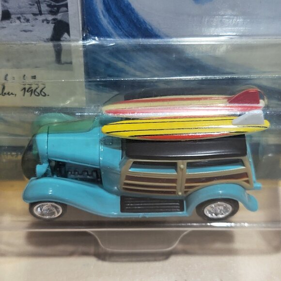 Johnny Lightning Surf Rods Da Surf Woody 2000 Die Cast Scale 1:64 - Picture 8 of 11